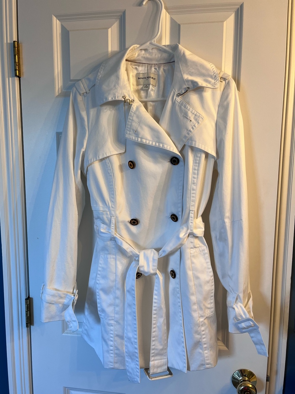 White Banana Republic belted jacket, size M